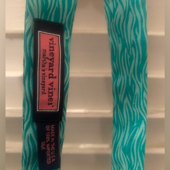 Men’s vineyard vines bow tie - Picture 3 of 3